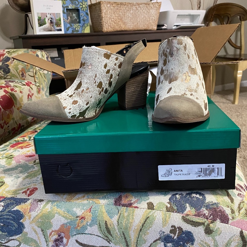 Chocolat Blu Anita Taupe Suede Mule Size 40
